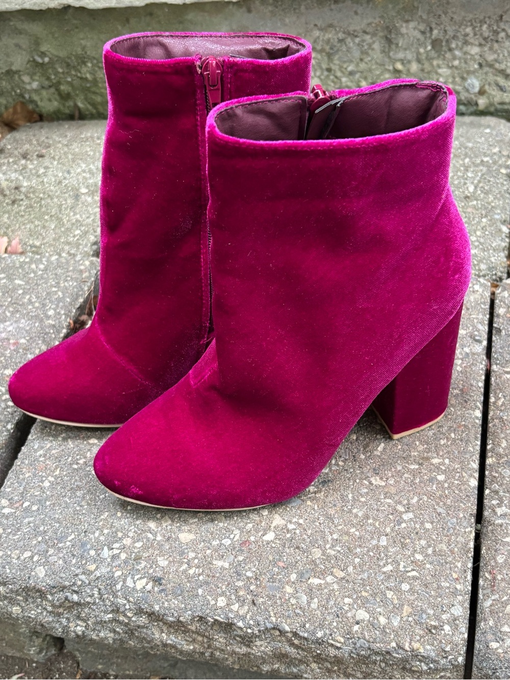 JustFab Magenta Pink Velvet Block Heel Ankle Boots Size 9